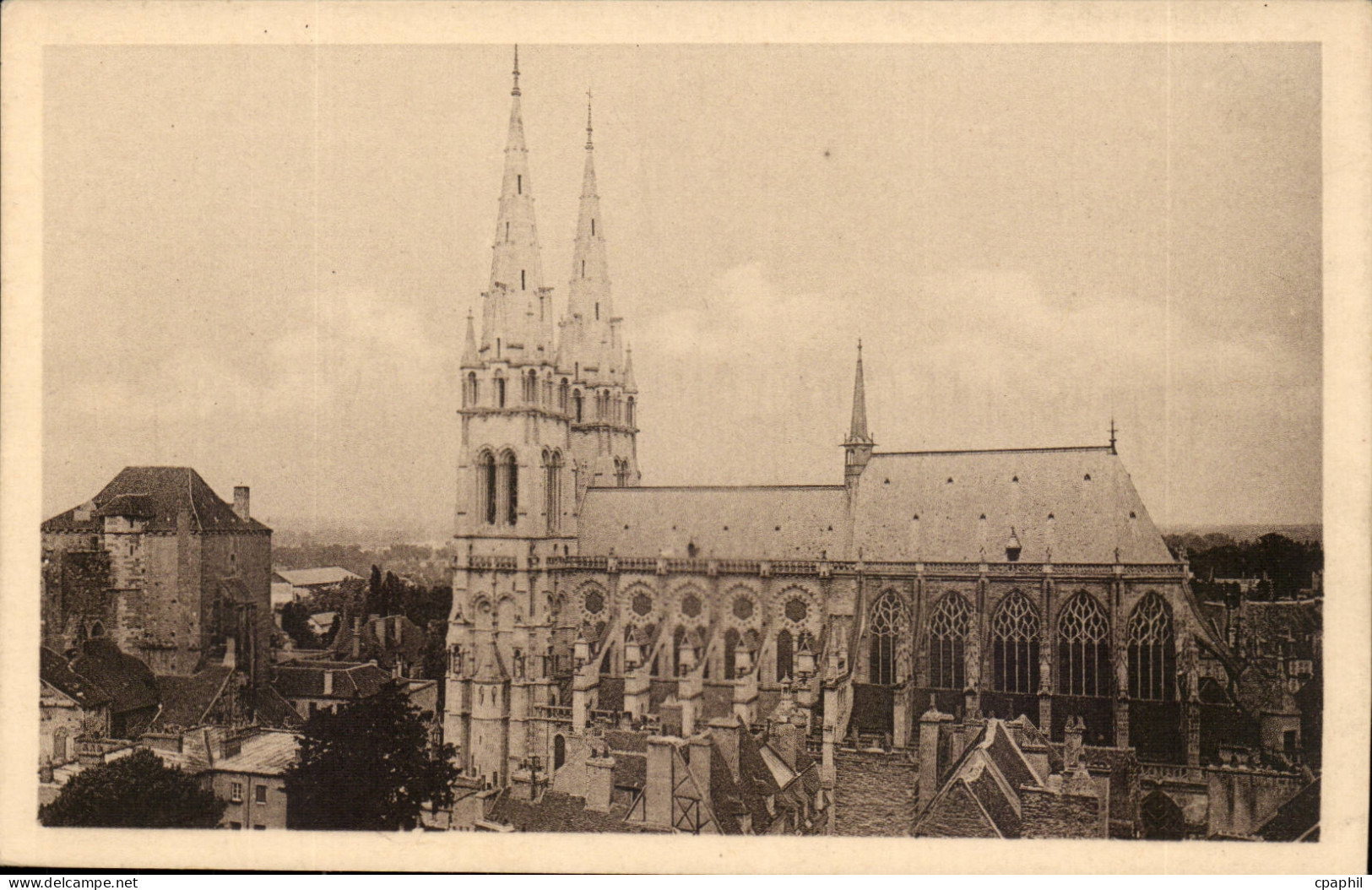 Moulins CPA La cathedrale