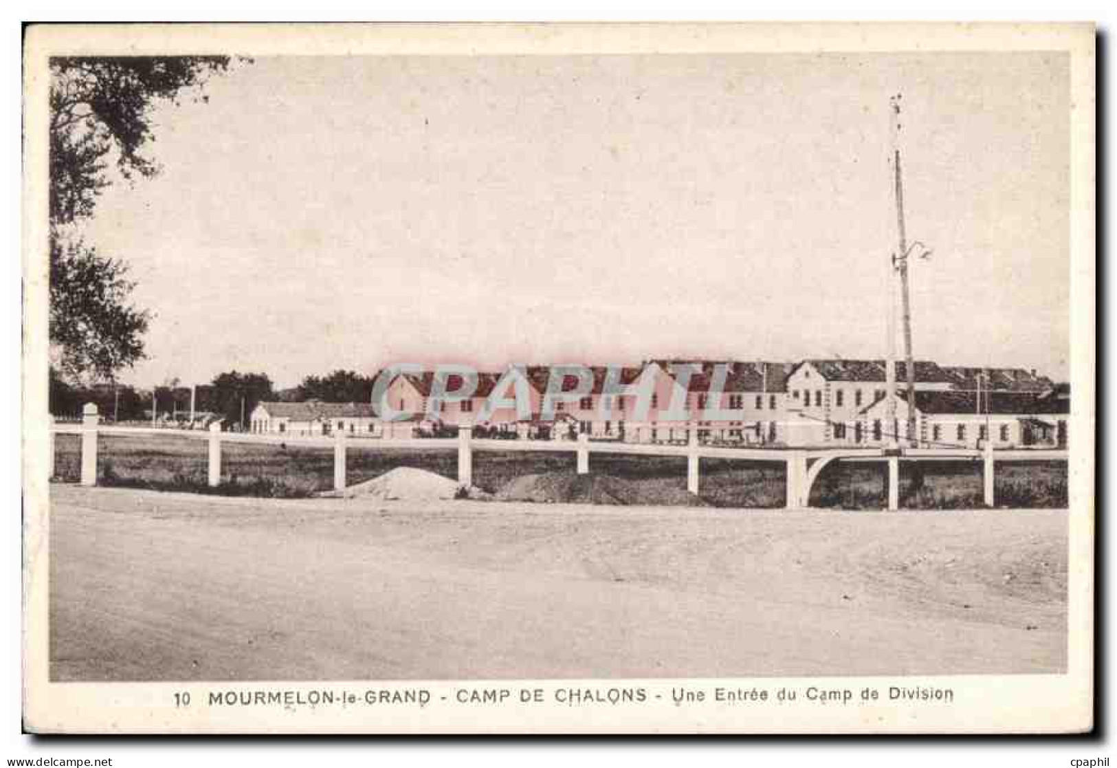 Mourmelon le Grand Camp de Chalons Une Entree du Camp de Division