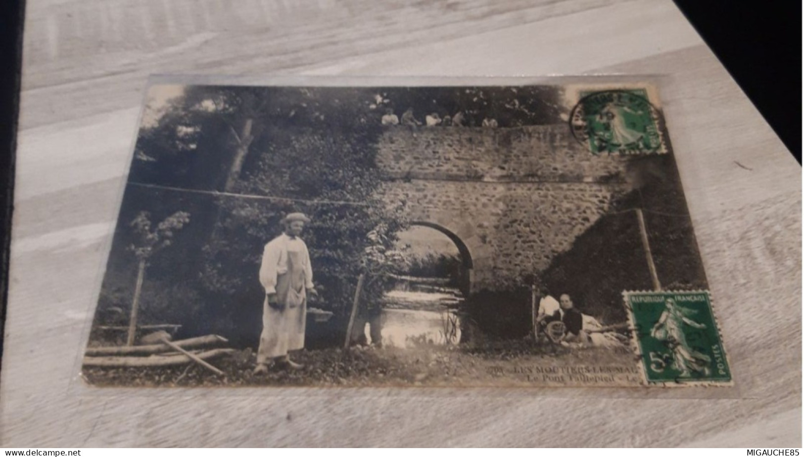 MOUTIERS -LES-MAUXFAITS    le port  Taillepied