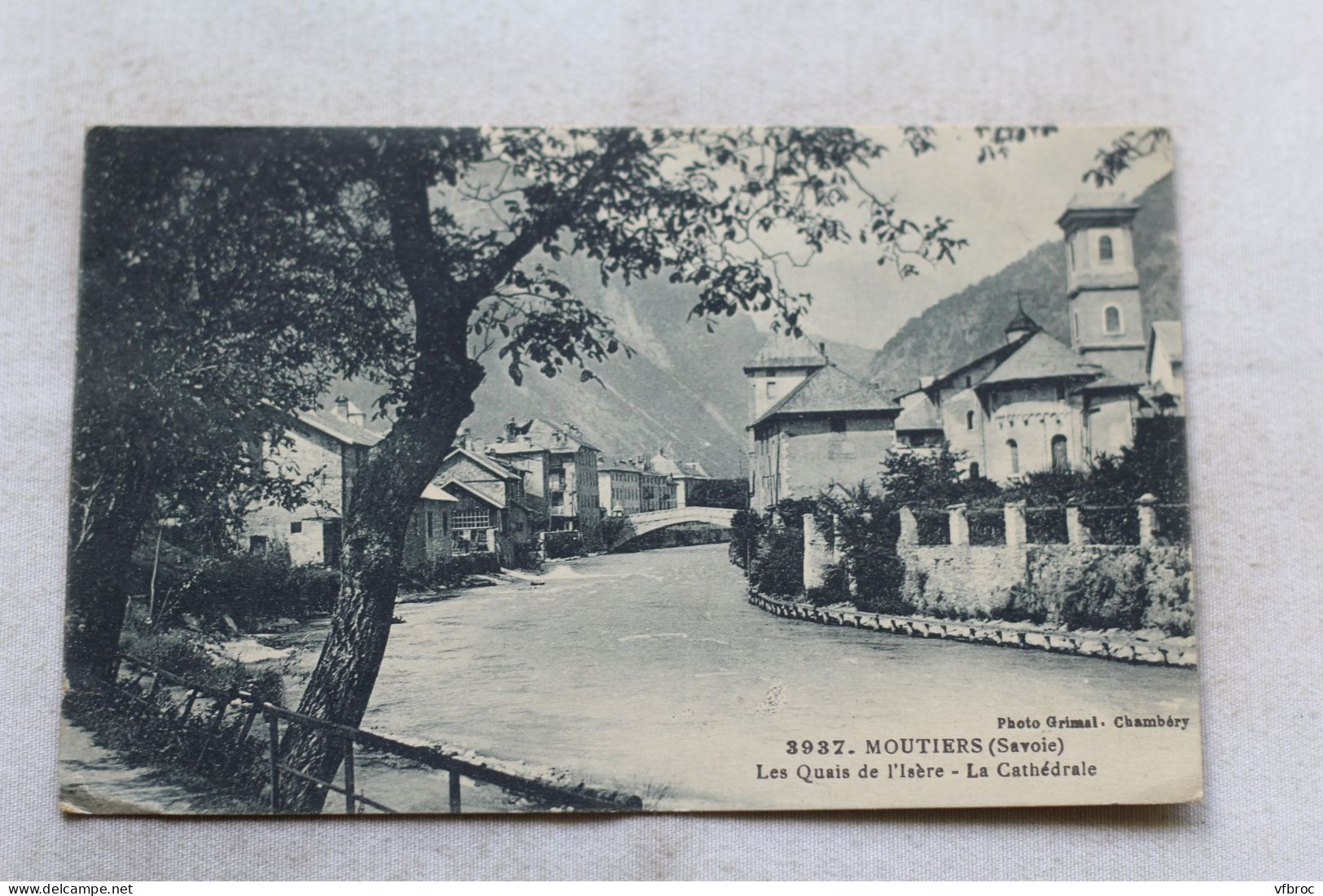 Moutiers, les quais de l'Isère, la cathédrale, Savoie 73