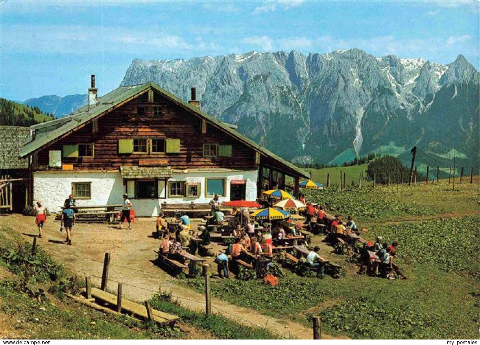 Muehlbach Hochkoenig Pinzgau-Pongau AT Mittenfeld-Alm am Hochkoenig im Hintergru