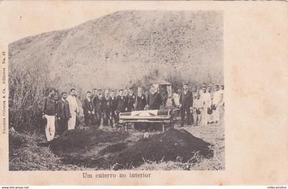 ANGOLA - Um enterro no interior