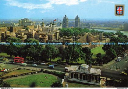 D164152 London. Tower of London and Tower Bridge. Fisa