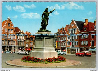 D319955 Tournai. Doornik. Grand Place et la Statue de Christine de Lallaing. Goe