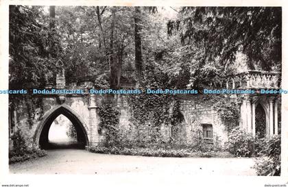 R453490 AC 18 Paris Bagatelle Ruines de lAbbaye de Longchamp Abeilles