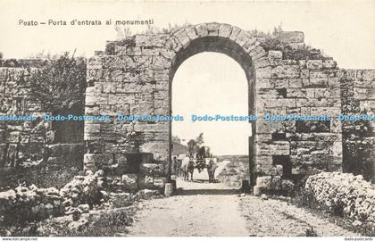 R593614 Pesto Porta d entrata ai monumenti Vincenzo Cataneo