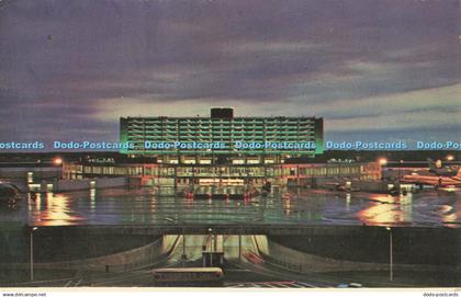 R685743 Canada. Toronto International Airport. Toronto. Ontario. Royal Specialty