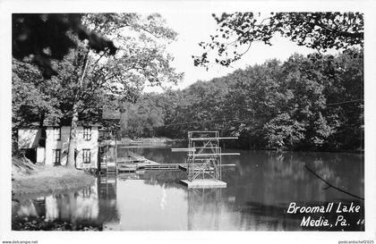 uk40148 broomall lake media pa  real photo usa  Pennsylvania