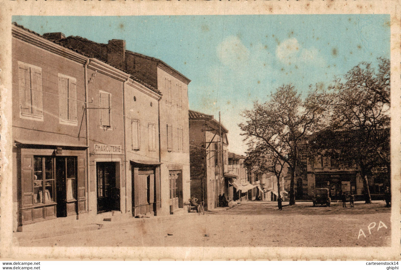 N°19298 Z -cpsm Montclar de Quercy -place du marché-