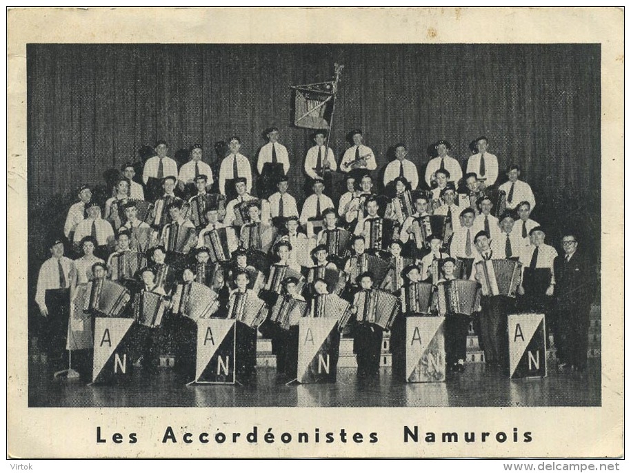 Namen - Namur : Les accordéonistes Namurois ( format 15 x 11 Cm )
