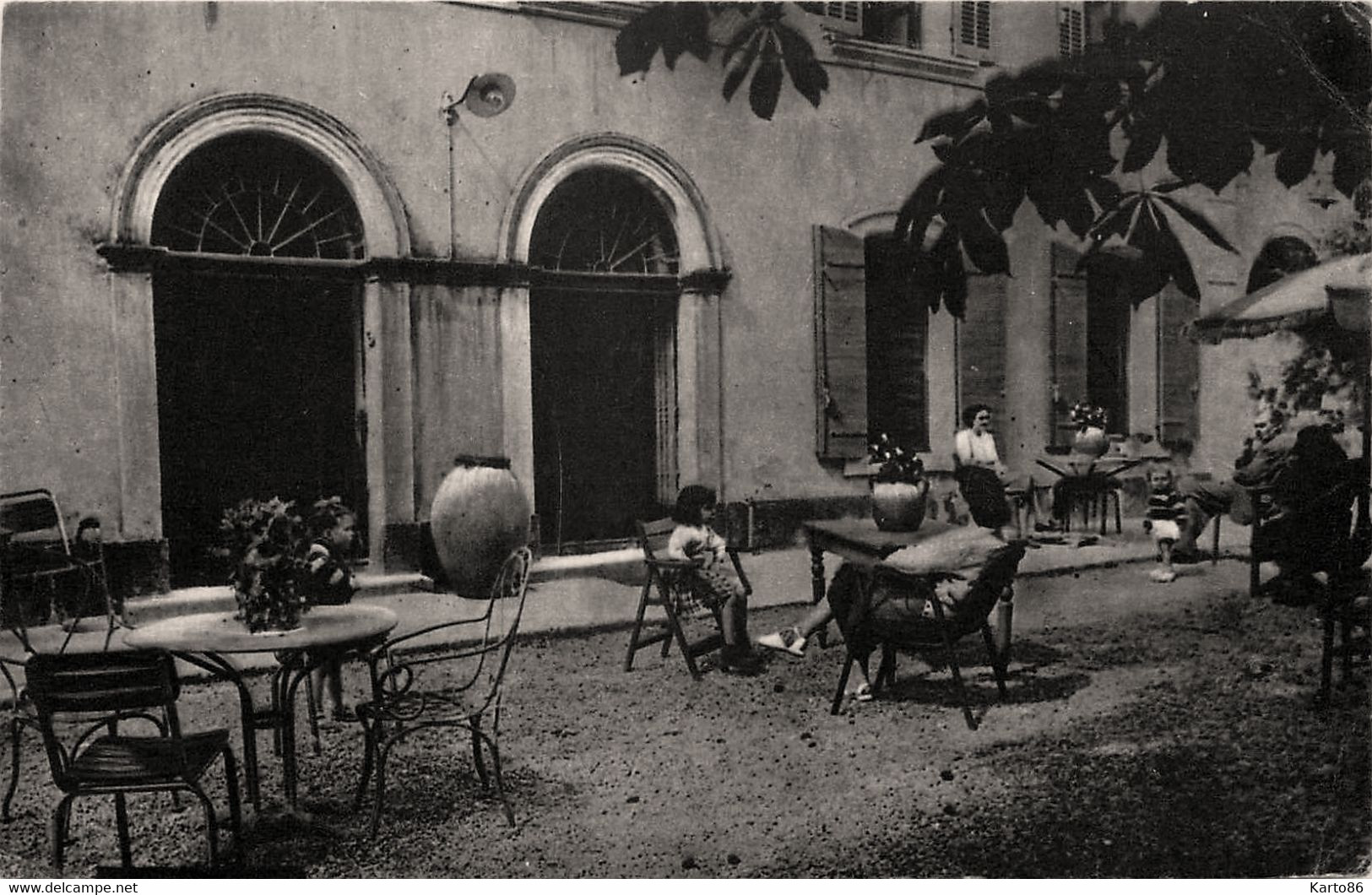 nans les pins * entrée principale de hôtel châteauneuf