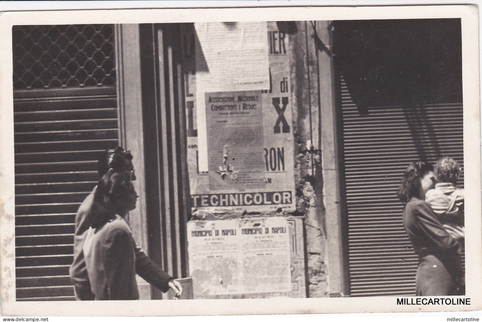 # NAPOLI: FOTOCARTOLINA PRIVATA 1947- STRADA CON VARI MURALI
