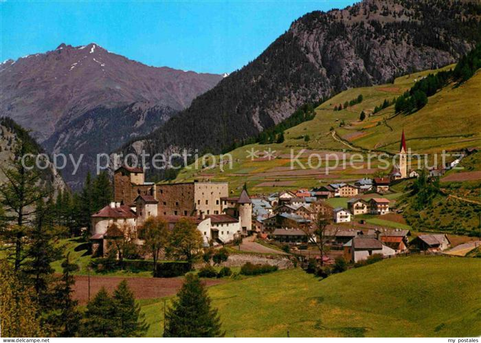 Nauders Tirol mit Schloss Naudersberg