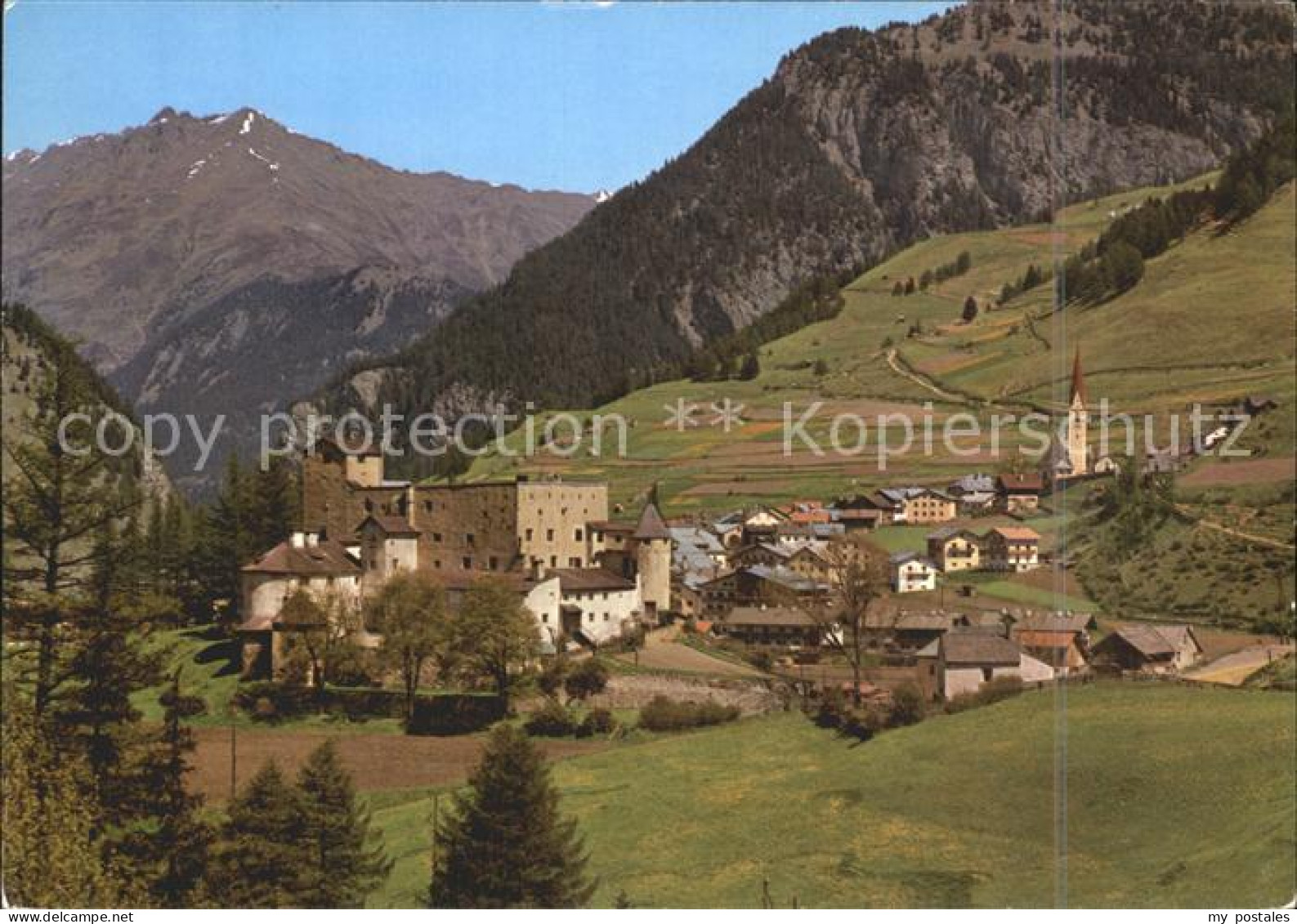 Nauders Tirol mit Schloss Naudersberg