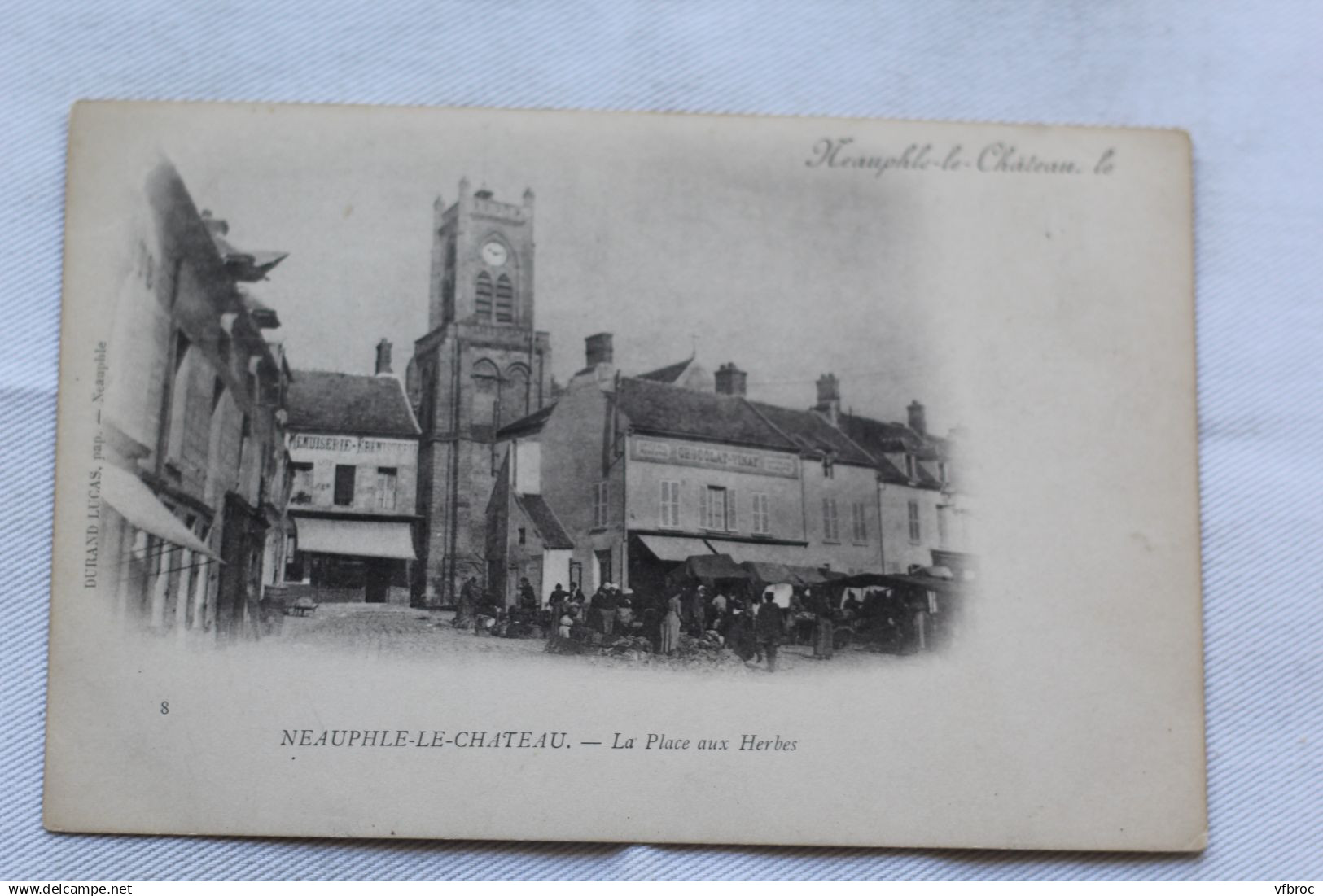 Neauphle le Château, la place aux herbes, Yvelines 78