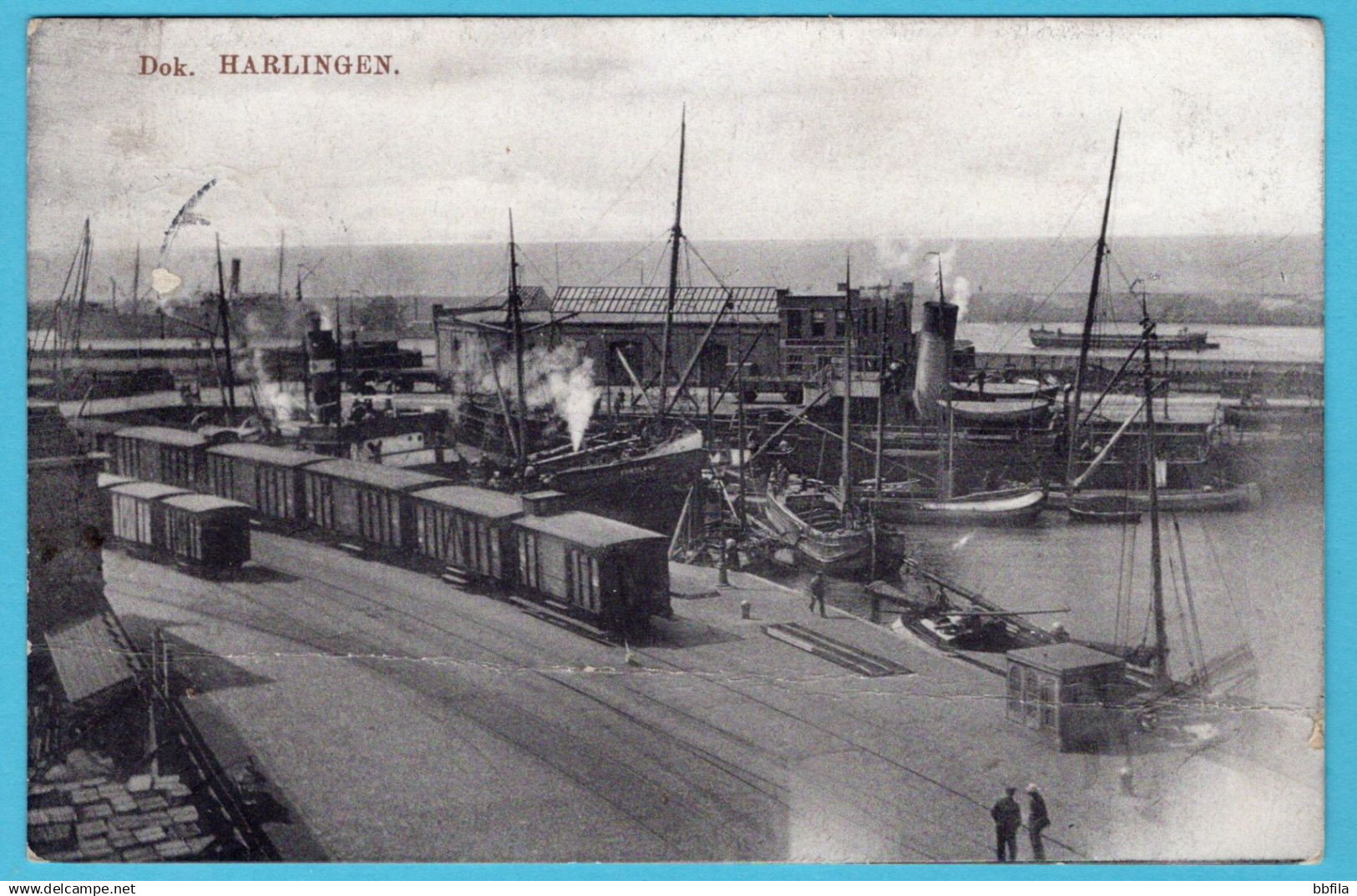 NEDERLAND prent briefkaart Dok Harlingen 1914 (horizontale vouw en klein schaafplekje)