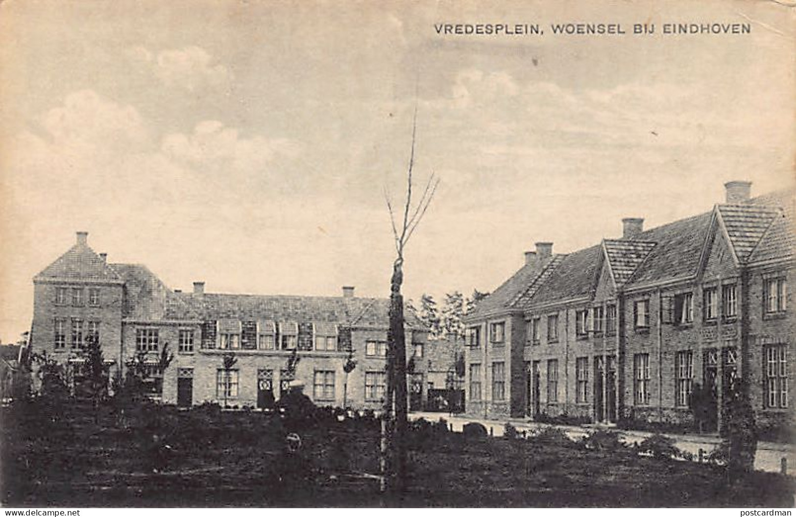 Nederland - WOENSEL BIJ EINDHOVEN (NB) Vredesplein - Uitg. P. v. d. Velde
