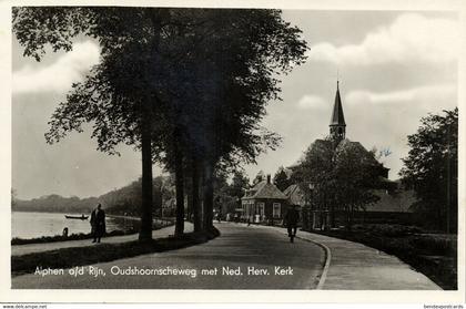Nederland, ALPHEN a/d RIJN, Oudshoornscheweg met N.H. Kerk (1950s) Ansichtkaart