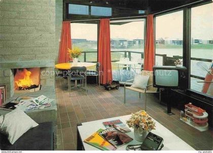 De Eemhof Lelystad Leliestad Flevoland NL Bungalowpark Innenraum Kamin Fernseher