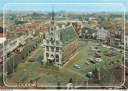 GOUDA Zuid-Holland NL Marktplein Gotisch stadhuis met daarachter het Waaggebouw