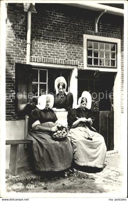 Huizen Frauen in Tracht