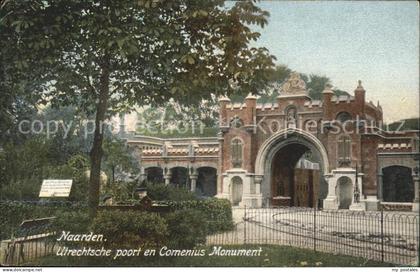 Naarden Utrechtsche poort met Comenius Monument