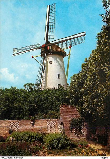 CPM Rhenen Holland Panoramamolen Type Round brick mill with a reefling stage Moulin a vent