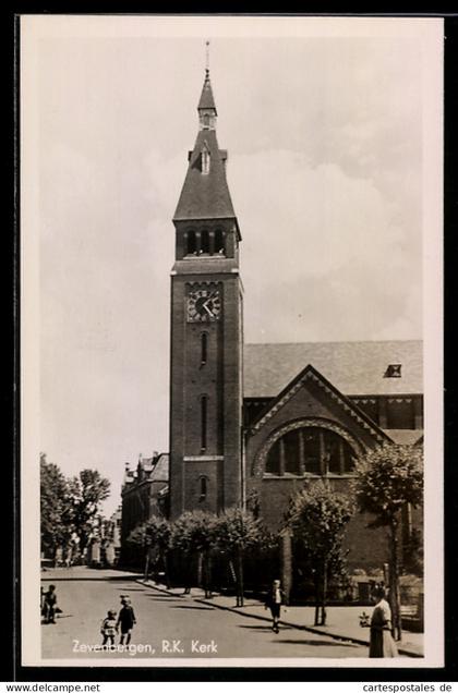 AK Zevenbergen, R.K. Kerk, toren en straatbeeld