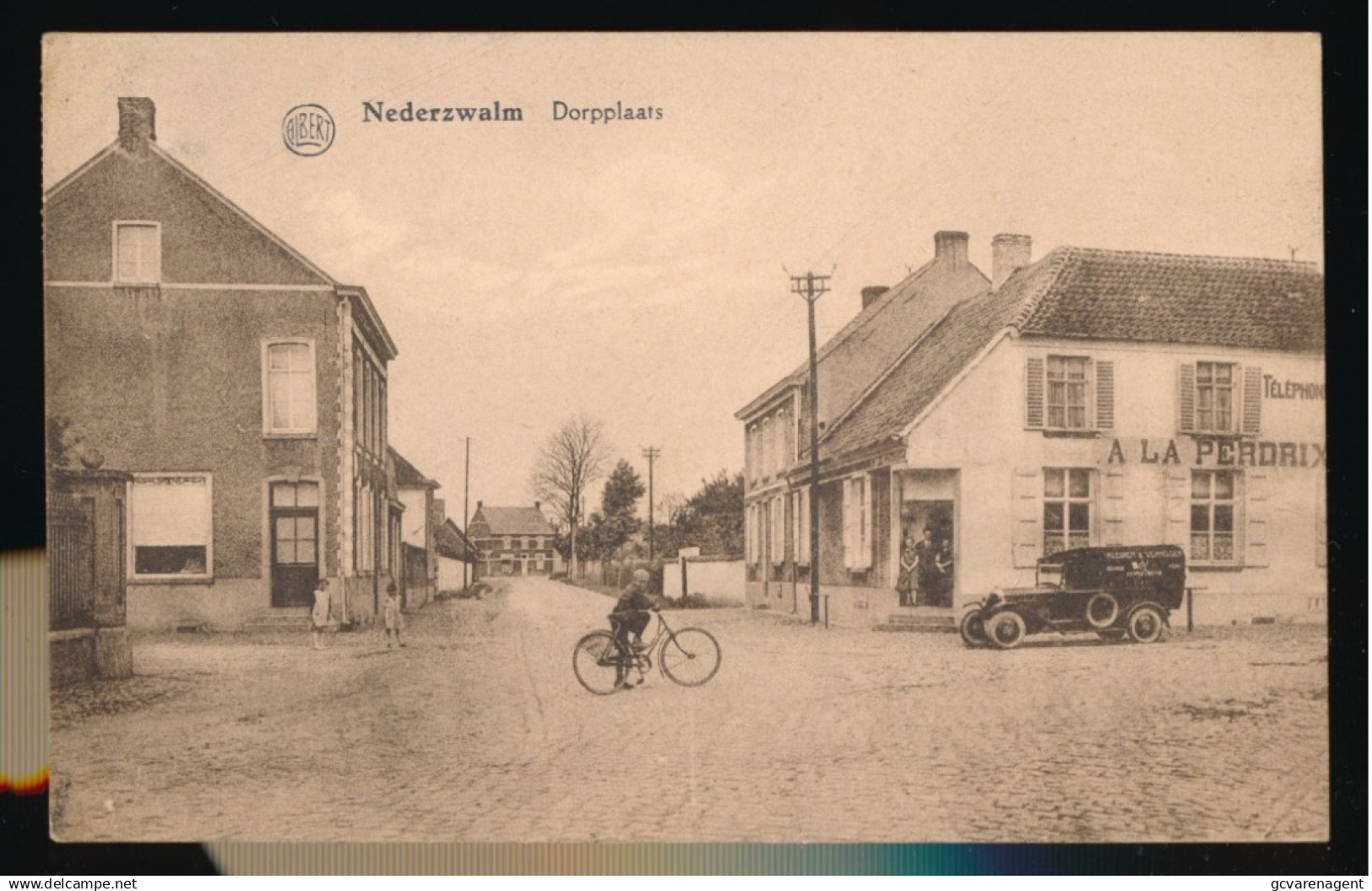 NEDERZWALM    DORPPLAATS. ( HOEK CAFE  A LA PERDRIX )