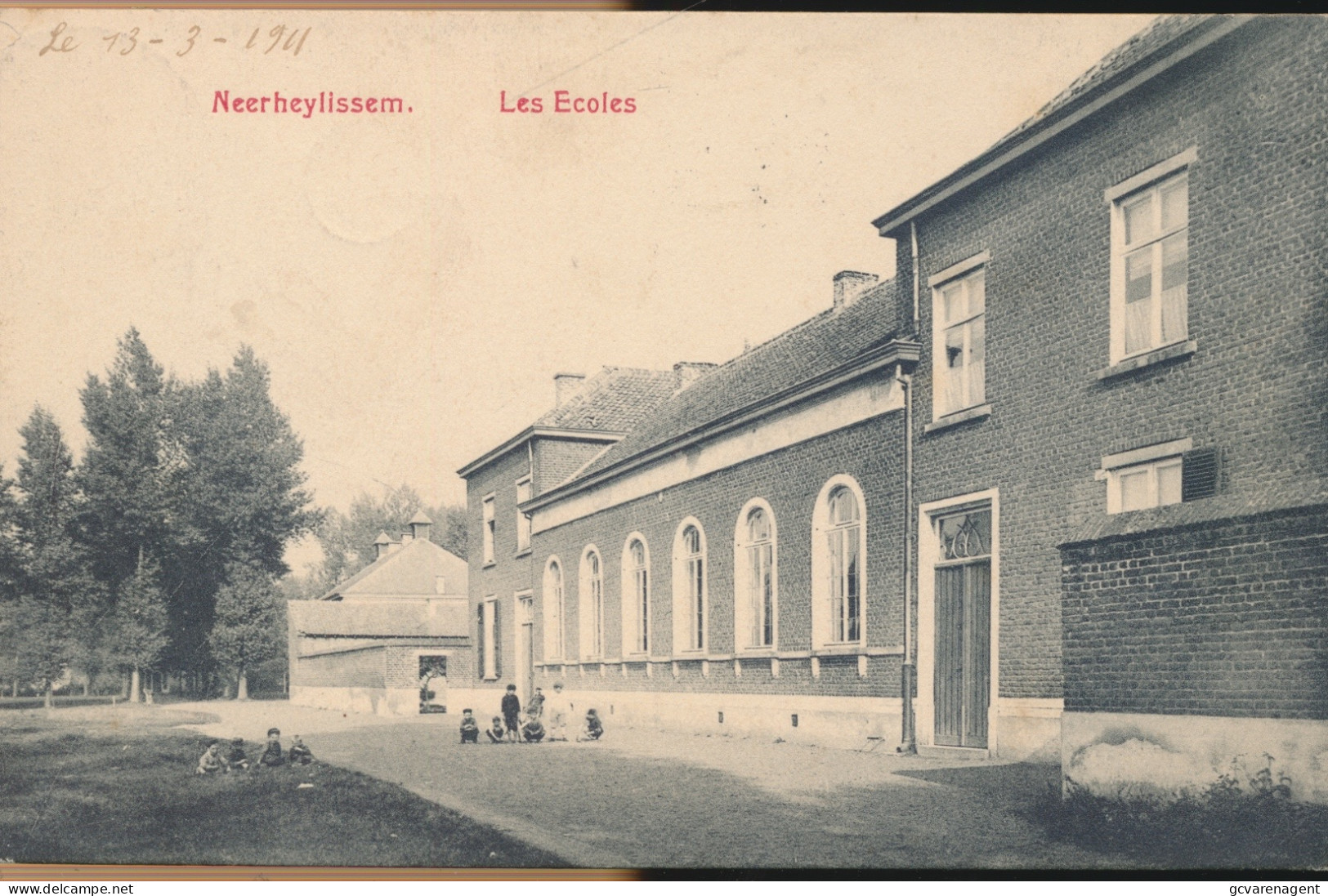 NEERHEYLISSEM      LES ECOLES