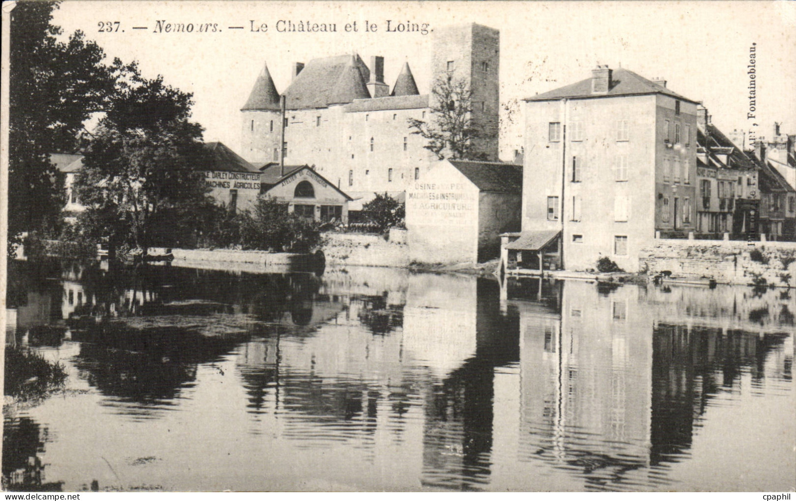 Nemours - Le Chateau et le Loing - CPA