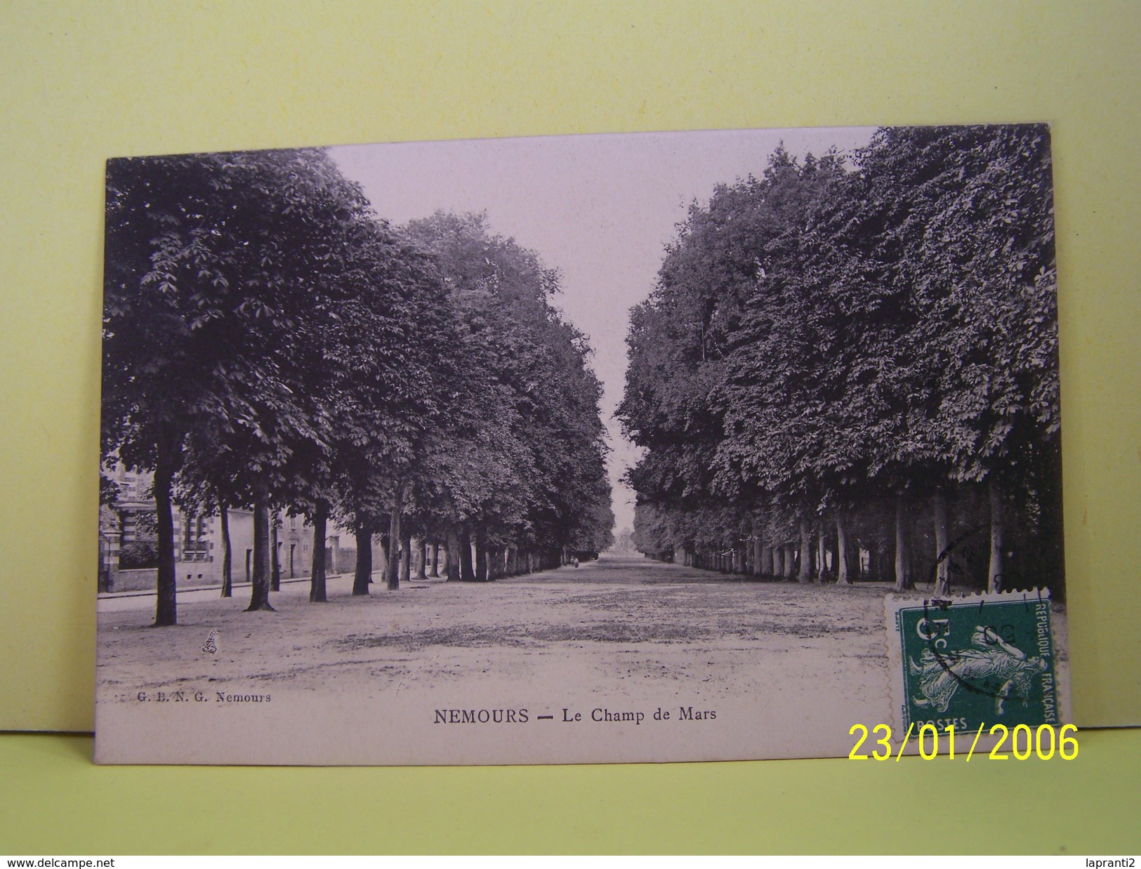 NEMOURS (SEINE ET MARNE) LE CHAMP DE MARS