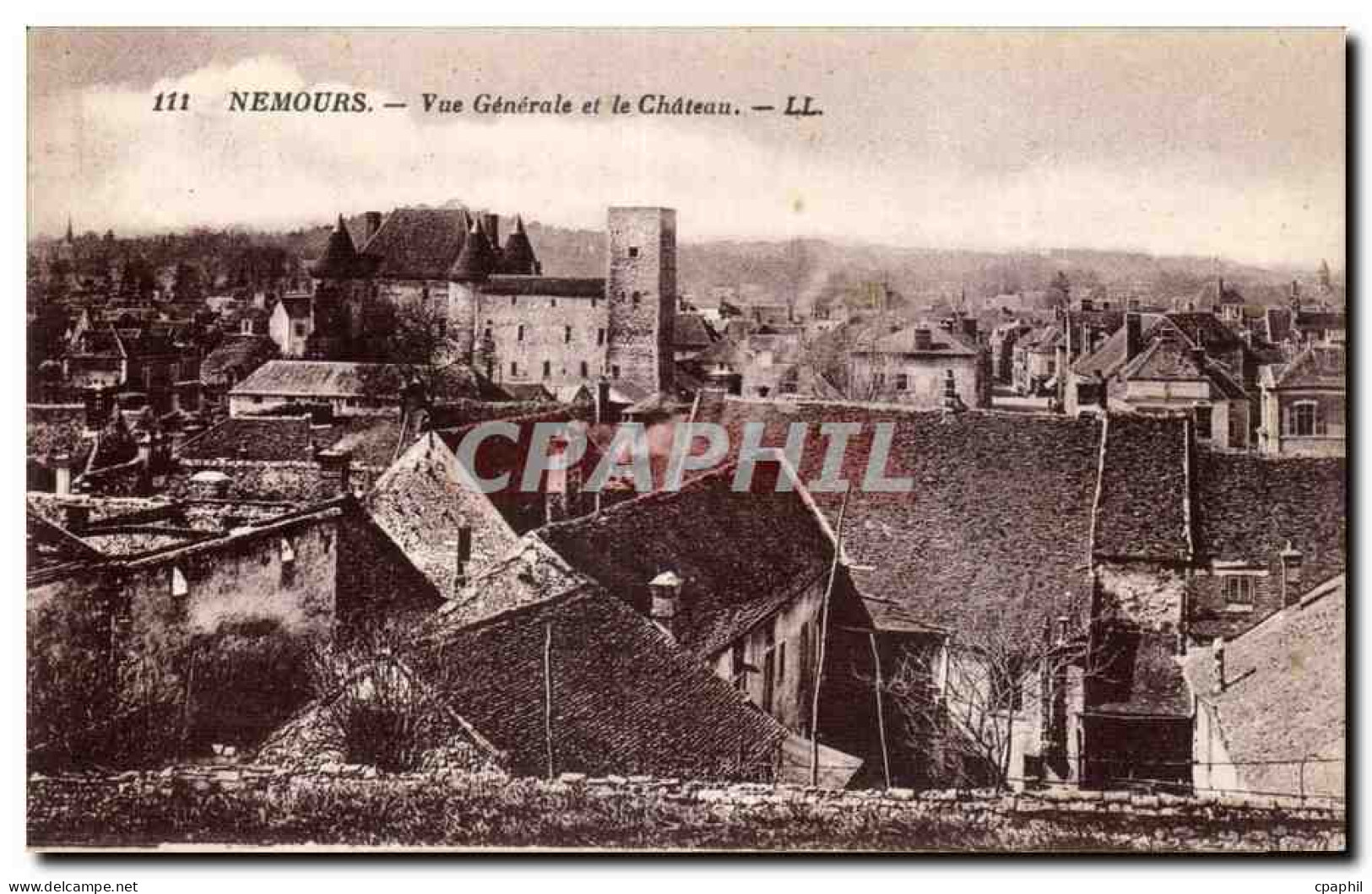 Nemours - Vue Generale et le Chateau - CPA