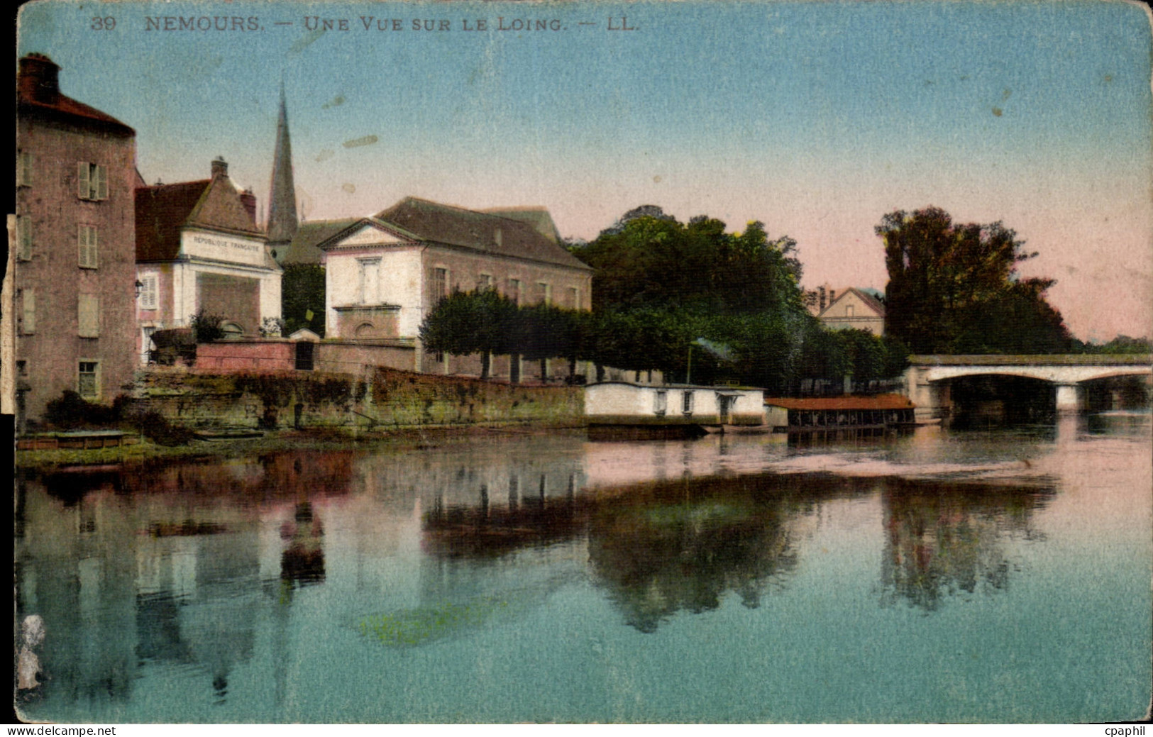 Nemours - Vue sur le Loing - CPA