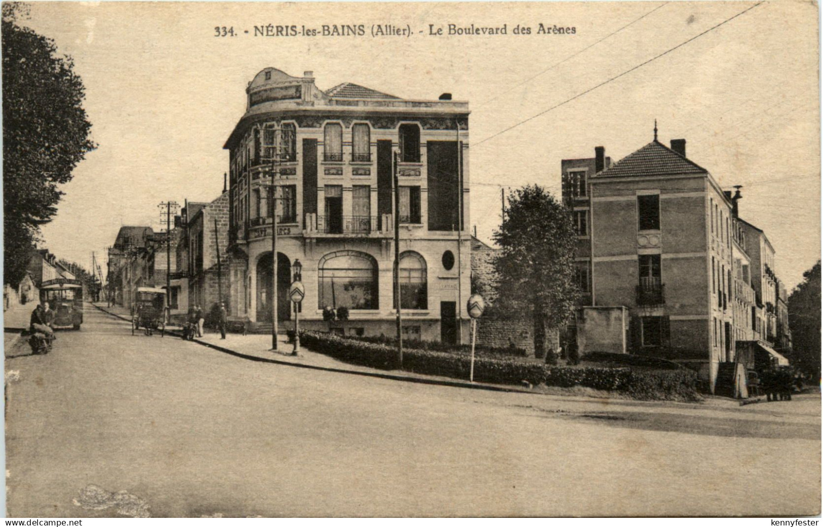 Neris-les-Bains, Le Boulevard des Arenes