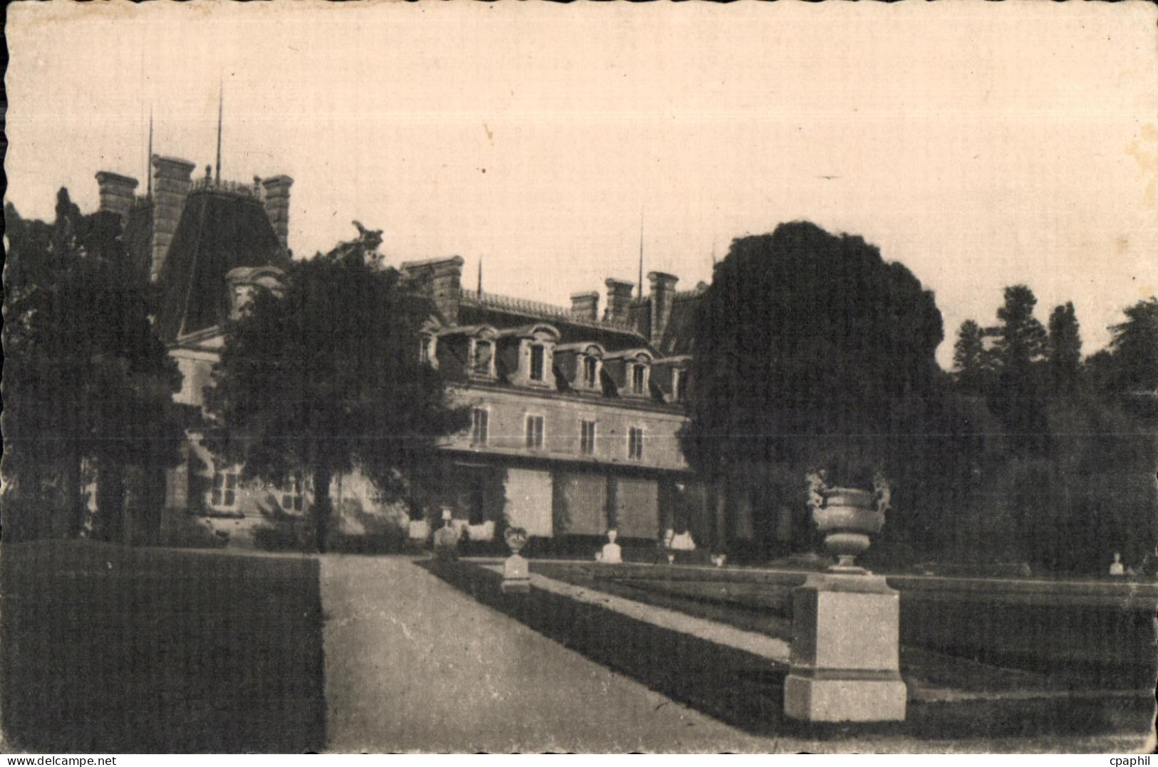 Nerondes - Chateau de Fontenay - CPA
