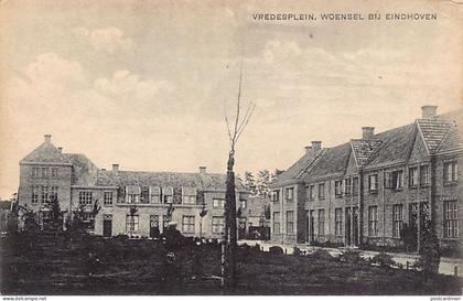Nederland - WOENSEL BIJ EINDHOVEN (NB) Vredesplein - Uitg. P. v. d. Velde