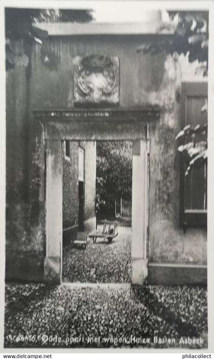 Groenlo (Gld.) Oude Poort met Wapen Huize Basten Asbeck  1941