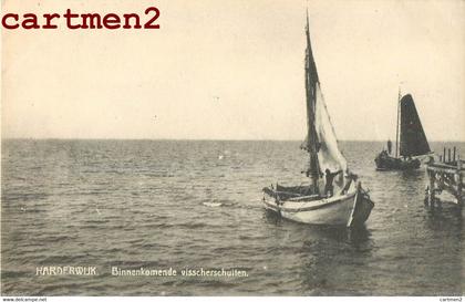 HARDERWIJK BINNENKOMENDE VISSCHERSCHUITEN NEDERLAND GELDERLAND