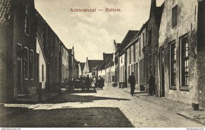 Nederland, HATTEM, Achterstraat met Volk (1910s) Ansichtkaart