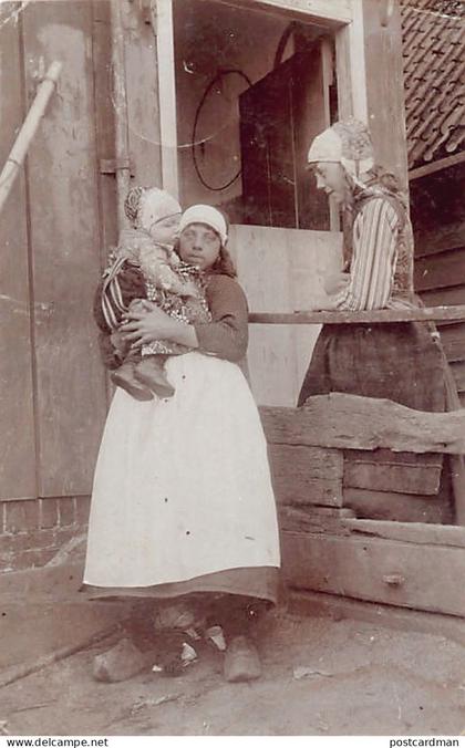 Nederland - MARKEN (NH) Moeder en haar baby - Uitg. J. Siewers & Zoon