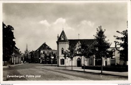 CPA Zevenbergen Nordbrabant, Vorderansicht eines Gebäudes, Straßenansicht, historische Architektur