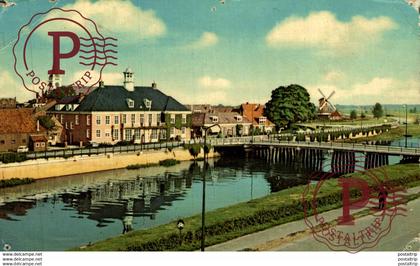 Ommen; Gezicht op Ommen (met brug en molen)