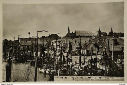 Urk // De Vloot ligt binnen 1956 uitg. Foto Wakker Urk
