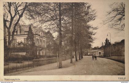Velp // Stationsplein 1931 vlekkig