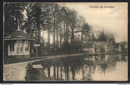 AK Vreeland, Uferstrasse mit Pavillon, Gewässer und Kirche