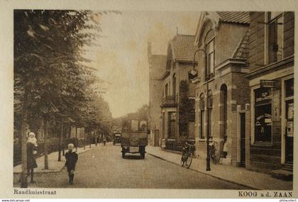 Koog ad Zaan // Raadhuisstraat (rechts bord haarsnijden) 19?? Vlekkig