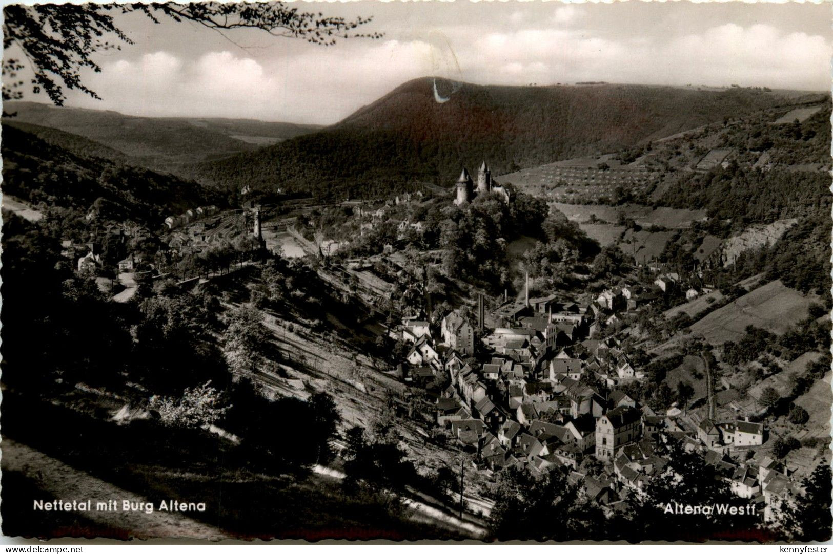 Nettetal mit Burg Altena