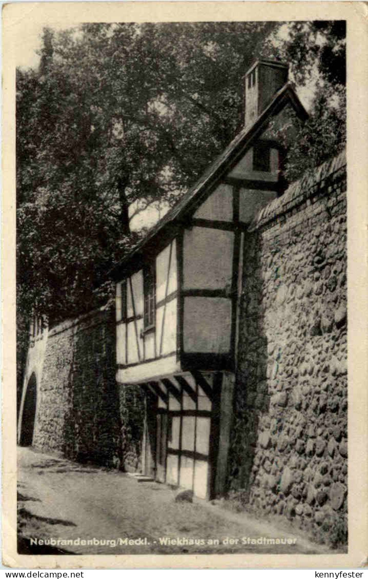 Neubrandenburg, Wiekhaus an der Stadtmauer