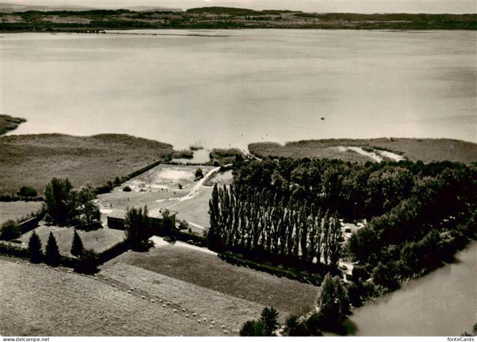 Neuchatel NE Die neue Zeit Zielbruecke-Thielle Heim und Gelaende am Neuenburgers